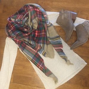 NWT Plaid Blanket Scarf Wrap